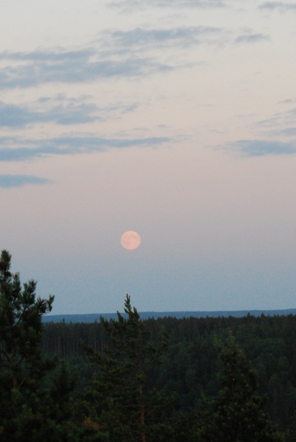 Superkuu Pirulanvuoren näkötornista Suodenniemellä.