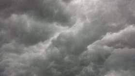 Synkkiä pilviä, myrsky