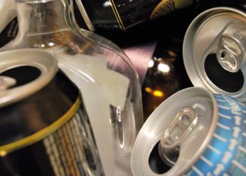 Alkoholi, tölkki, pullo, viina, olut