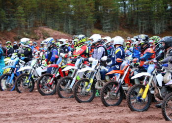 Offroad-moottoripyörät kilpailevat Kokemäellä. [c]Marko Vihriä[/c]