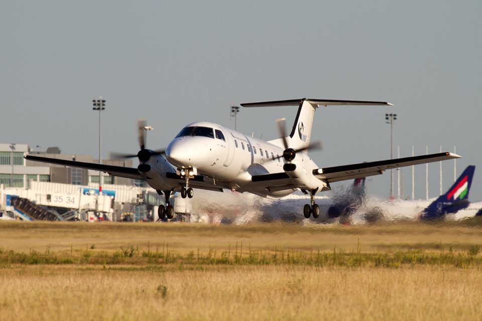 Pori, lentokone, Budapest Aircraft Service, Karhu Aero