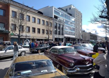 Museo- ja harrasteajoneuvojen vappuparaati Sastamalassa vuonna 2023