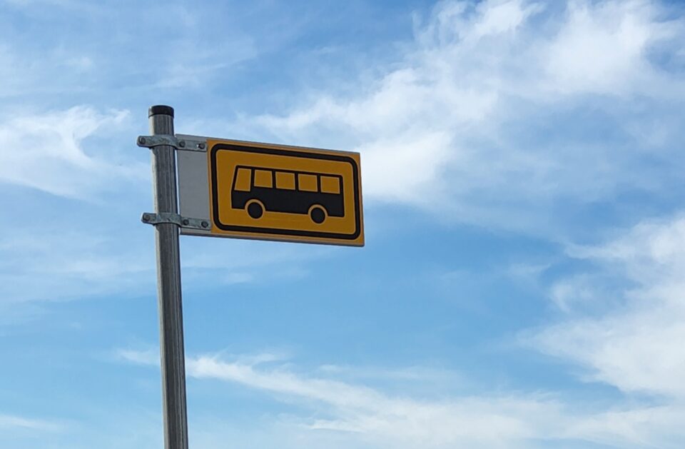 Linja-autopysäkki, linja-auto